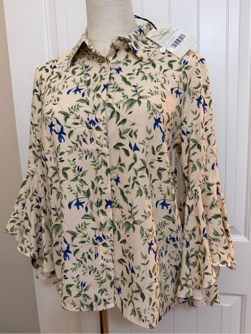 Tuckernuck Cream Button Top with F Blue & Green Floral Green Blue NWT Sz Small